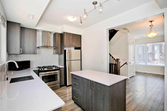 31 Caroline Carpenter Grve, House attached with 3 bedrooms, 3 bathrooms and 1 parking in Toronto ON | Image 4