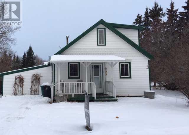 903 6th Avenue, House detached with 3 bedrooms, 1 bathrooms and 4 parking in Beaverlodge AB | Image 1