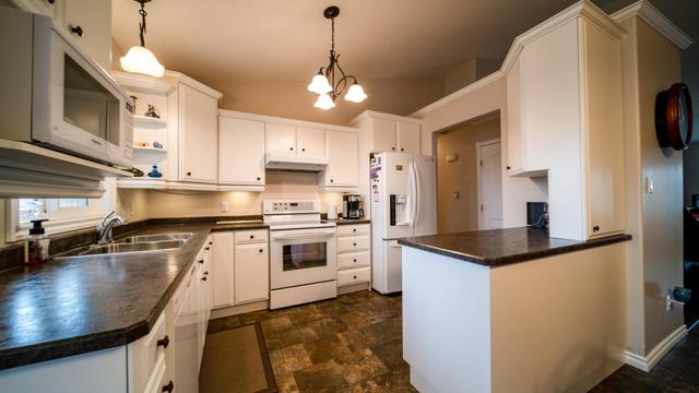 909 8 Avenue, House detached with 4 bedrooms, 3 bathrooms and 6 parking in Wainwright AB | Image 13