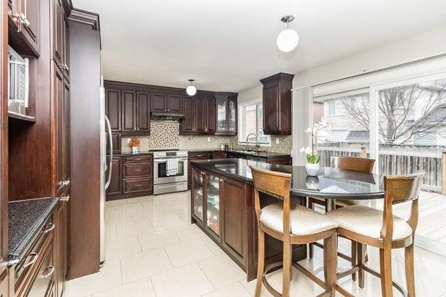 13 Yukon Lane, House detached with 4 bedrooms, 4 bathrooms and 6 parking in Brampton ON | Image 5