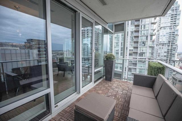 2305 - 180 University Ave, Condo with 2 bedrooms, 3 bathrooms and 1 parking in Toronto ON | Image 20