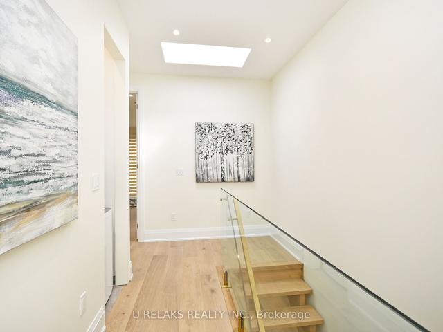 21 Cayuga Ave, House semidetached with 4 bedrooms, 5 bathrooms and 3 parking in Mississauga ON | Image 22