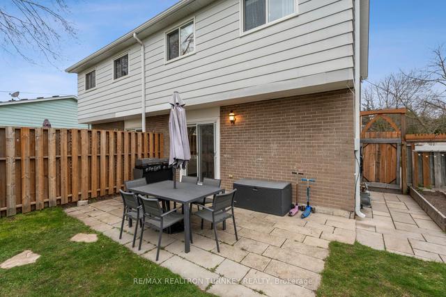765 Sunnypoint Dr, House semidetached with 4 bedrooms, 1 bathrooms and 4 parking in Newmarket ON | Image 26
