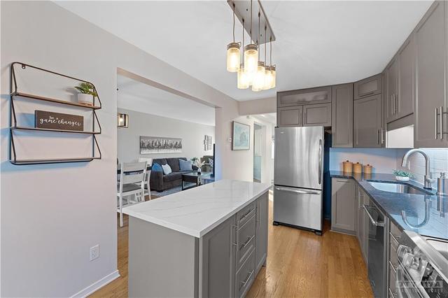 32 Ravenscroft Court, Townhouse with 3 bedrooms, 3 bathrooms and 3 parking in Ottawa ON | Image 13