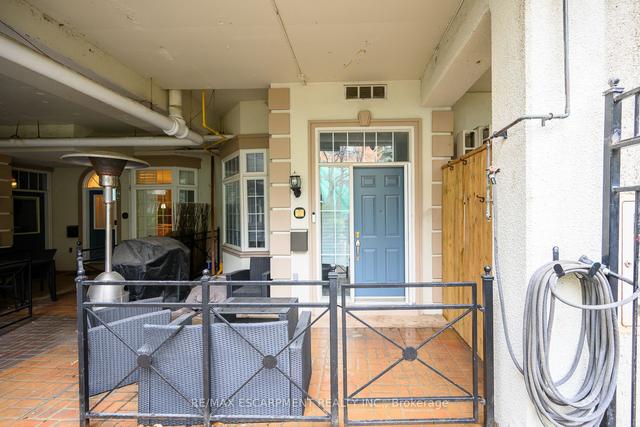100 - 78 St Patrick St, Townhouse with 1 bedrooms, 1 bathrooms and 0 parking in Toronto ON | Image 35