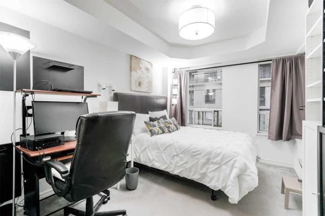 302 - 30 Hayden St, Condo with 2 bedrooms, 1 bathrooms and 0 parking in Toronto ON | Image 3