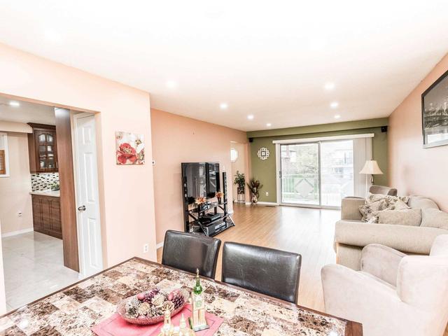 31 Radford Dr, House semidetached with 4 bedrooms, 3 bathrooms and 4 parking in Brampton ON | Image 3