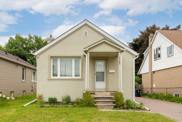 1165 Islington Ave, House detached with 2 bedrooms, 2 bathrooms and 3 parking in Toronto ON | Card Image