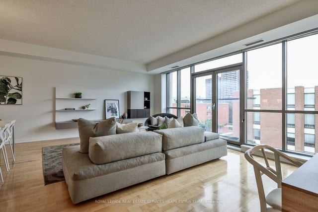 703 - 3 Mcalpine St, Condo with 2 bedrooms, 2 bathrooms and 1 parking in Toronto ON | Image 2
