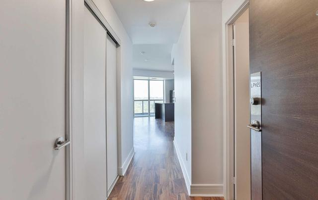 Lph 21 - 35 Brian Peck Cres, Condo with 2 bedrooms, 2 bathrooms and 1 parking in Toronto ON | Image 25