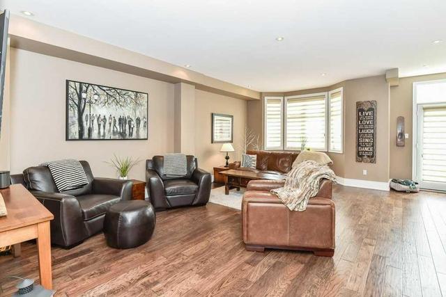 129 Nelson St, Townhouse with 3 bedrooms, 4 bathrooms and 2 parking in Oakville ON | Image 4