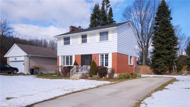 576 6th Street W, House detached with 4 bedrooms, 1 bathrooms and 4 parking in Owen Sound ON | Image 1