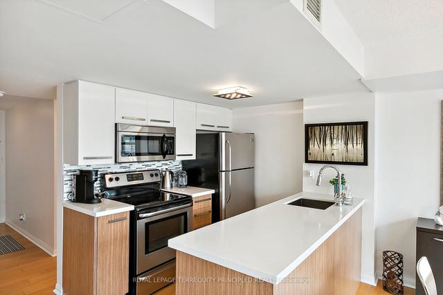 1607 - 11 St Joseph St, Condo with 2 bedrooms, 2 bathrooms and 1 parking in Toronto ON | Image 23