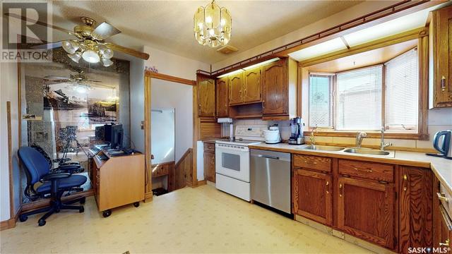 6304 8th Avenue, House detached with 4 bedrooms, 3 bathrooms and null parking in Regina SK | Image 15