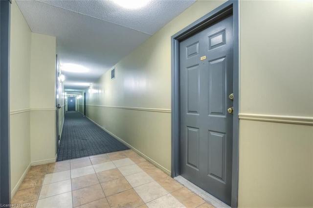 1106 - 30 Chapman Crt, Condo with 2 bedrooms, 2 bathrooms and 1 parking in London ON | Image 19