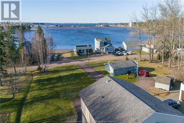 355 Cornwall Rd, House detached with 2 bedrooms, 2 bathrooms and null parking in Shediac NB | Image 2