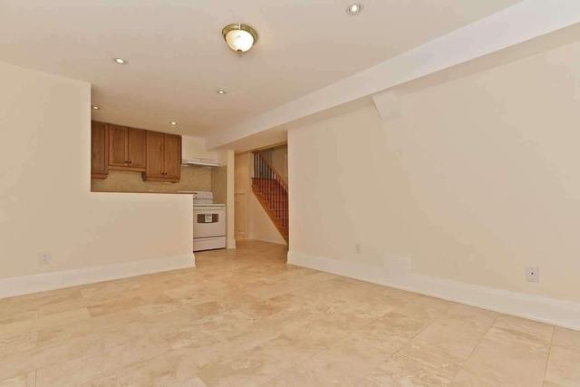 3 bsmnt - 624 Huron St, House other with 2 bedrooms, 2 bathrooms and 0 parking in Toronto ON | Image 5