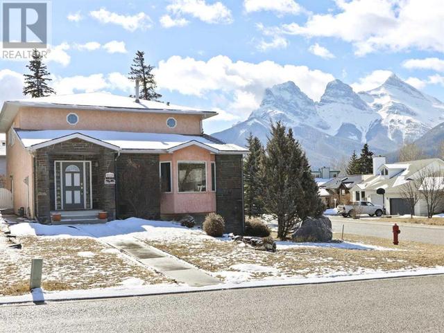 285 Grizzly Crescent, House detached with 4 bedrooms, 3 bathrooms and 2 parking in Canmore AB | Image 1