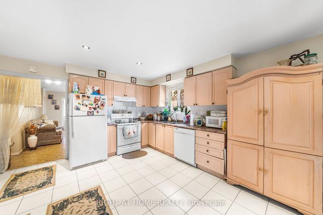 471b Northcliffe Blvd, House semidetached with 3 bedrooms, 3 bathrooms and 3 parking in Toronto ON | Image 16
