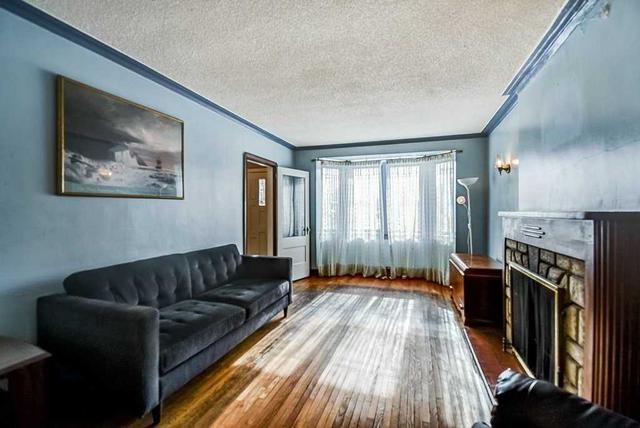 492 Cosburn Ave, House detached with 2 bedrooms, 2 bathrooms and 3 parking in Toronto ON | Image 6