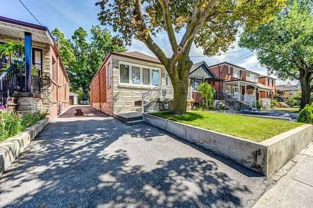 613 Caledonia Rd, House detached with 2 bedrooms, 2 bathrooms and 3 parking in Toronto ON | Image 1