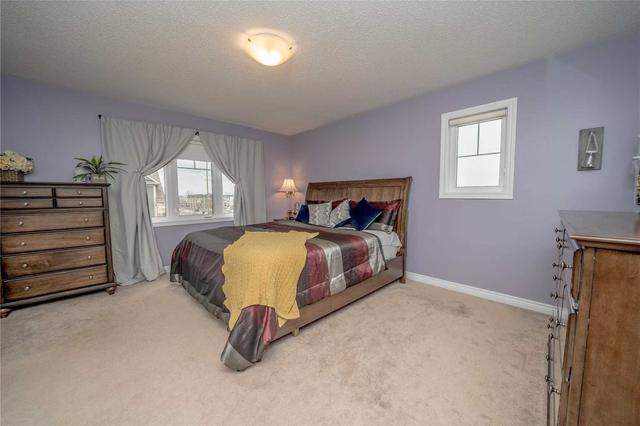 45 Nearco Cres, House attached with 3 bedrooms, 4 bathrooms and 3 parking in Oshawa ON | Image 8