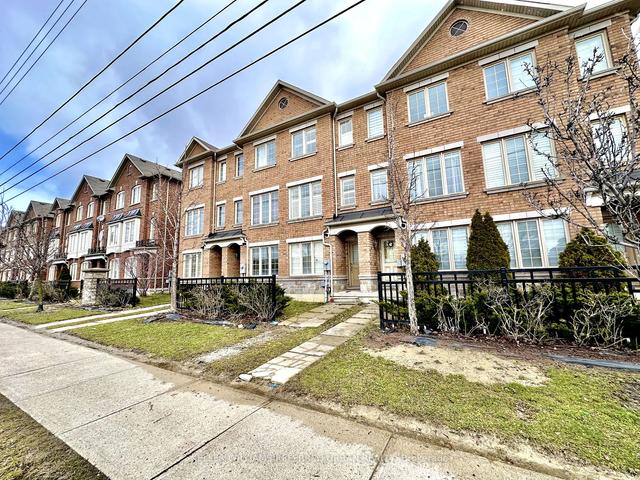 38 Peach Dr, Townhouse with 2 bedrooms, 3 bathrooms and 2 parking in Brampton ON | Image 1