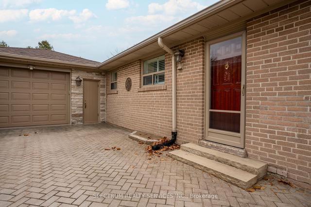 31 Roskell Cres, House detached with 3 bedrooms, 2 bathrooms and 6 parking in Toronto ON | Image 25