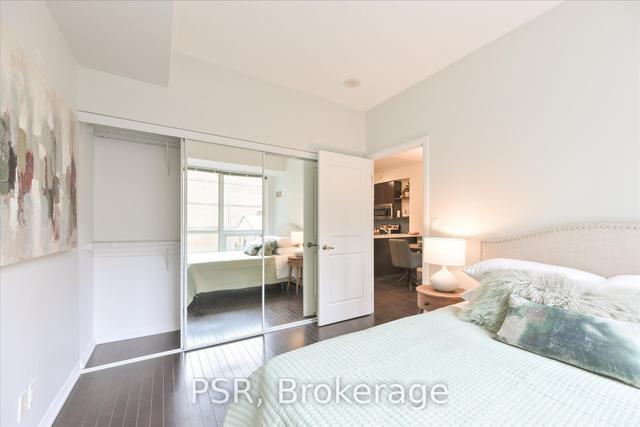 423 - 35 Hayden St, Condo with 1 bedrooms, 1 bathrooms and 0 parking in Toronto ON | Image 4
