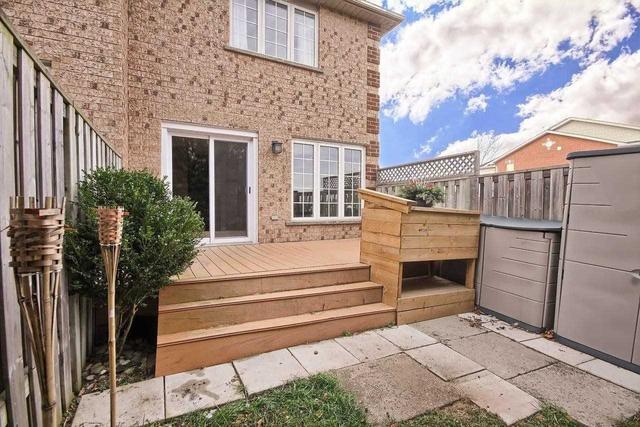 550 Tugwell Pl, Townhouse with 2 bedrooms, 2 bathrooms and 2 parking in Newmarket ON | Image 2