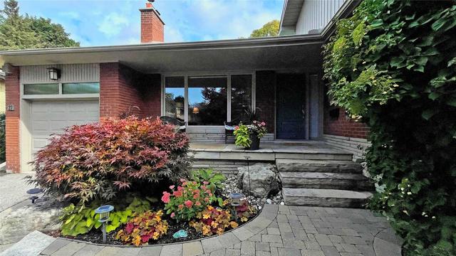 27 Regency Sq, House detached with 4 bedrooms, 3 bathrooms and 5 parking in Toronto ON | Image 12