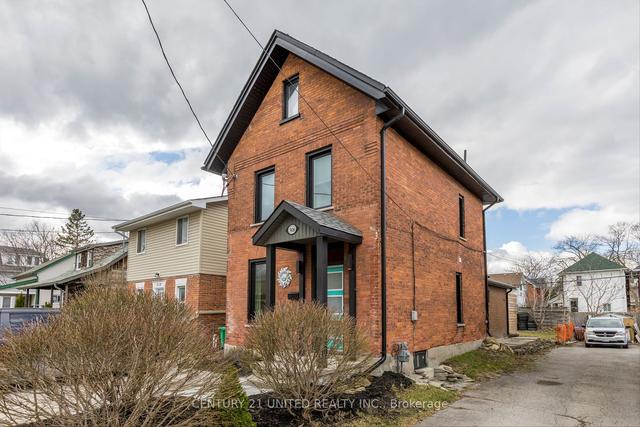 508 Sherbrooke St, House detached with 2 bedrooms, 2 bathrooms and 2 parking in Peterborough ON | Image 1