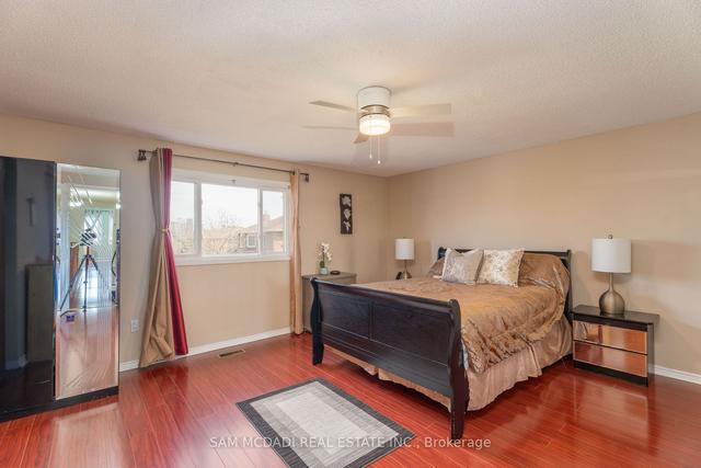 382 Assiniboine Tr, House semidetached with 3 bedrooms, 3 bathrooms and 3 parking in Mississauga ON | Image 11