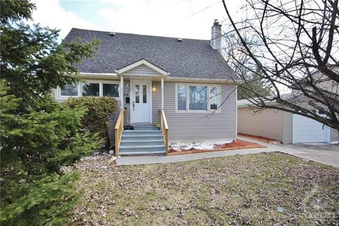 68 Meadowlands Drive W, House detached with 4 bedrooms, 2 bathrooms and 3 parking in Ottawa ON | Card Image