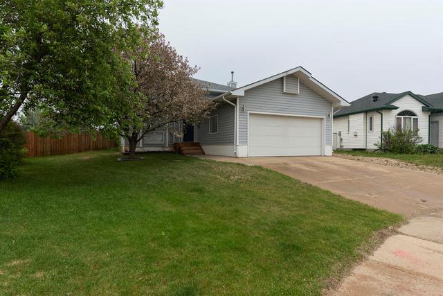209 Boisvert Place, House detached with 3 bedrooms, 3 bathrooms and 4 parking in Wood Buffalo AB | Image 2