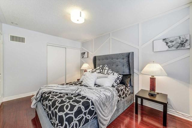 9 Rivitt Pl, House attached with 3 bedrooms, 3 bathrooms and 4 parking in Toronto ON | Image 11