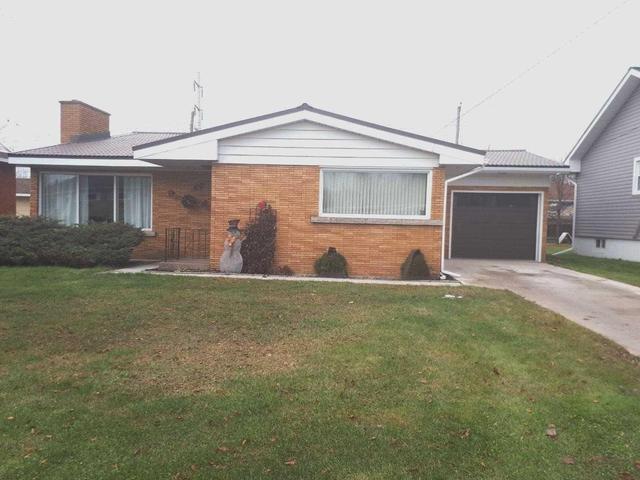 40 White Oak Dr W, House detached with 3 bedrooms, 2 bathrooms and 3 parking in Sault Ste. Marie ON | Image 1