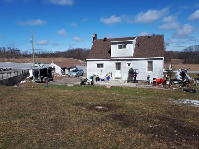 8162 Highway #12 Rd W, House detached with 4 bedrooms, 2 bathrooms and 8 parking in Oro Medonte ON | Image 5