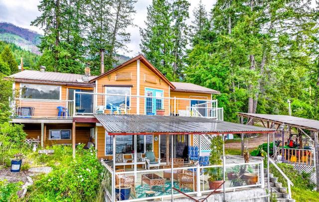 12337 Highway 3a, House detached with 4 bedrooms, 3 bathrooms and null parking in Central Kootenay A BC | Image 2