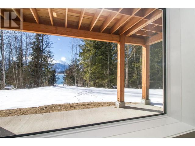 441 Galena Shores Road, House detached with 5 bedrooms, 3 bathrooms and 2 parking in Columbia Shuswap B BC | Image 40