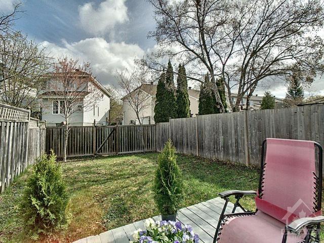 35 Grassy Plains Drive, Townhouse with 3 bedrooms, 2 bathrooms and 3 parking in Ottawa ON | Image 25
