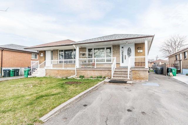 3449 Clara Dr, House semidetached with 3 bedrooms, 4 bathrooms and 3 parking in Mississauga ON | Image 1