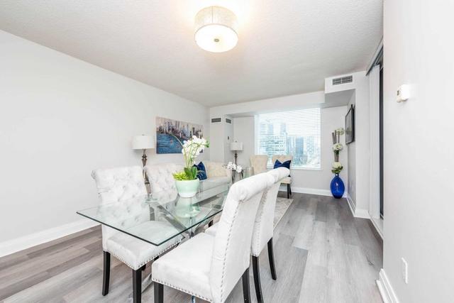 1807 - 801 Bay St, Condo with 2 bedrooms, 2 bathrooms and 1 parking in Toronto ON | Image 4