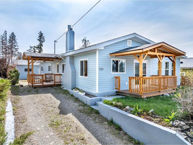919 Regina Street, House detached with 3 bedrooms, 2 bathrooms and null parking in Creston BC | Image 2