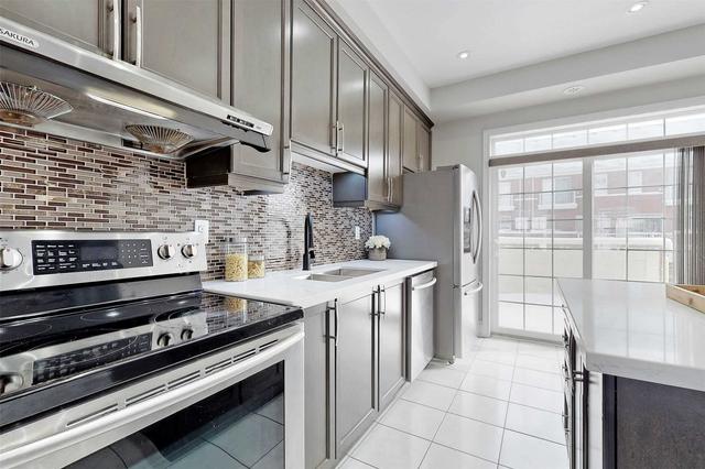 10443 Woodbine Ave, House attached with 3 bedrooms, 4 bathrooms and 2 parking in Markham ON | Image 8