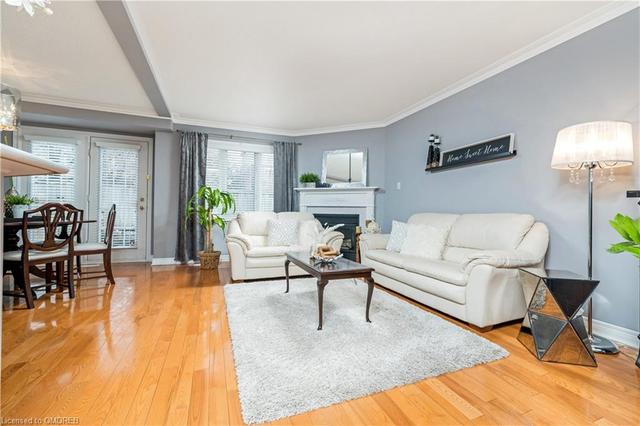 5658 Glen Erin Drive, House attached with 2 bedrooms, 3 bathrooms and 4 parking in Mississauga ON | Image 4