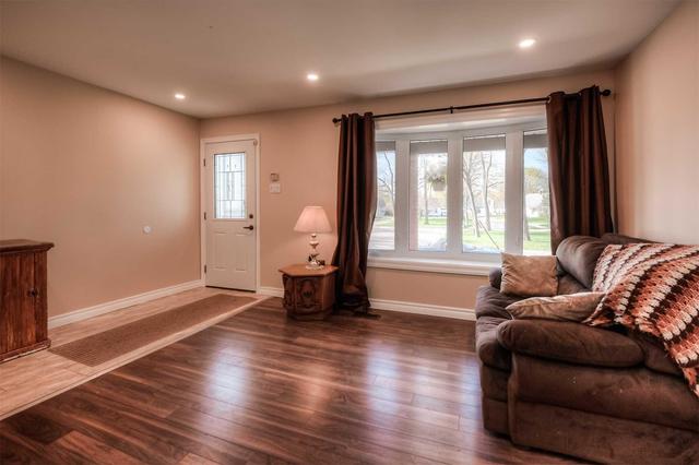 86 Spadina Rd E, House detached with 2 bedrooms, 1 bathrooms and 3 parking in Kitchener ON | Image 5