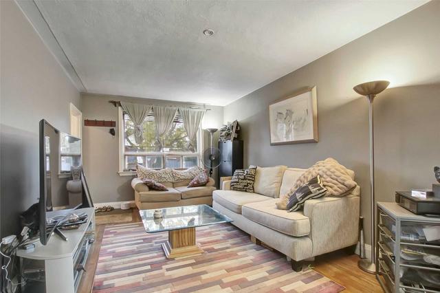 111 Dorset Rd, House detached with 2 bedrooms, 1 bathrooms and 3 parking in Toronto ON | Image 2