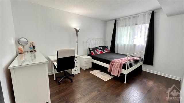 316 Lorry Greenberg Drive, Condo with 2 bedrooms, 1 bathrooms and 1 parking in Ottawa ON | Image 2