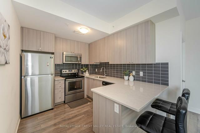 408 - 55 Yorkland Blvd, Condo with 2 bedrooms, 2 bathrooms and 1 parking in Brampton ON | Image 3